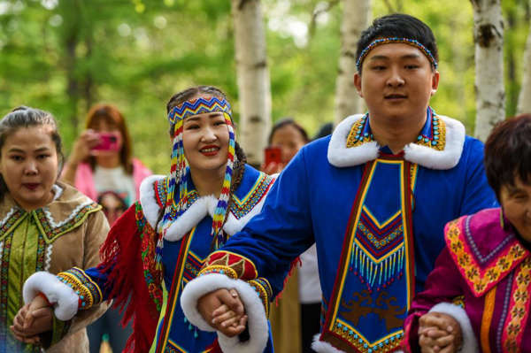 モンゴルの民族衣装ってなんて名前 ?色々調べてみた | モンマグ